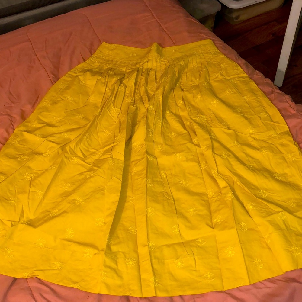 Long flower patter yellow skirt . Buttons on the side,Size 8,From the gap